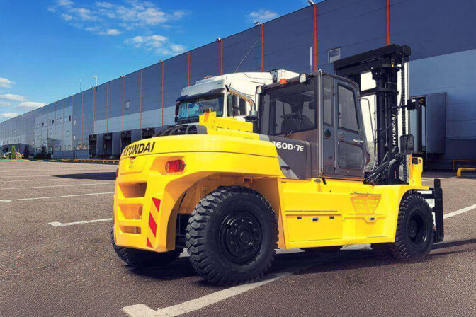 hyundai-heavy-duty-forklift-rental-dubai-for-industrial-equipment